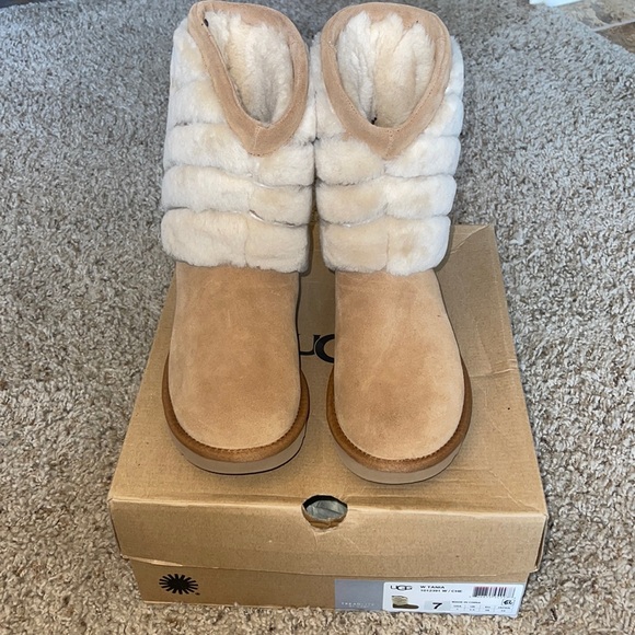 UGG Tania.   Size 7 Womens boots. - Picture 3 of 10